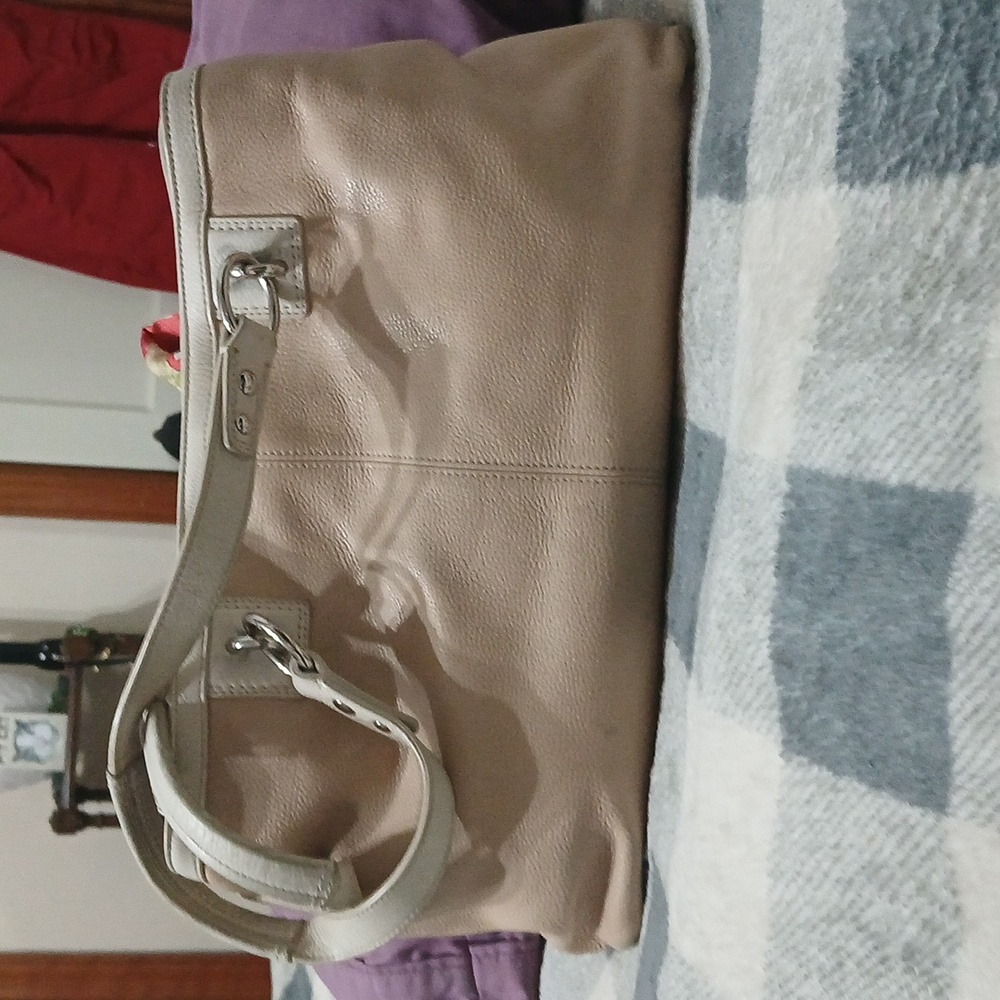 Coach - Picture 2 of 16